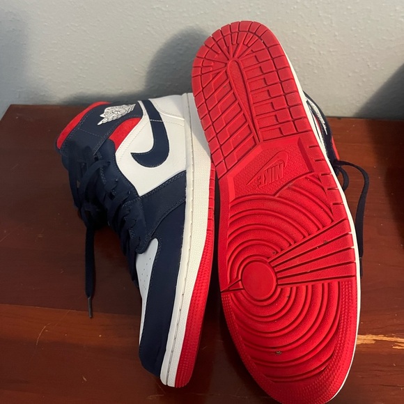 Nike Men's Red, Blue, and White Sneakers Air Jordan 1 mid SE - Picture 10 of 10